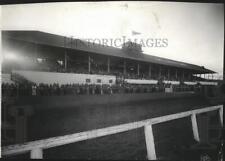 1946 Press Photo Horse racing patrons pack the Playfair race course grandstand picture