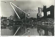 LARGE 1978 Press Photo Firefighters Fight Blaze At Old H & L Bedding Supply Ware picture