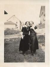 EARLY 20th CENTURY WOMEN Vintage SMALL FOUND PHOTO Original B+W Snapshot 29 56 M picture