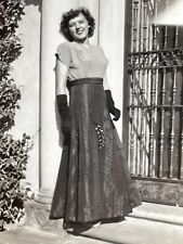 Ui Photograph 1945 Pretty Woman Lovely Lady Beautiful 1940's Gloves Dress  picture