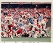 1988 Press Photo Houston Oilers player Jeff Donaldson blocks a Chiefs punt picture