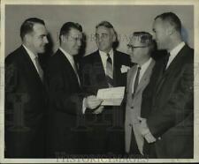 1958 Press Photo Thomas W. Higgins at Junior Chamber of Commerce Award Dinner picture