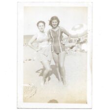 Vintage Photo Pretty Young Women At New Haven Beach Cute Girl Friends CT 1940s picture