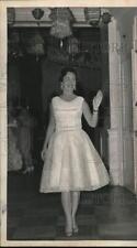 1963 Press Photo Mrs. Barbara Evans, 28 Lenox Avenue - tub02448 picture
