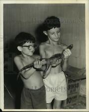 1961 Press Photo Patrick and Francis De Luca of 2414 N. Galvez hold an alligator picture