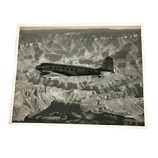 Photo TWA Press 8x10 B&W two propellers side top view over canyon NC13728 picture