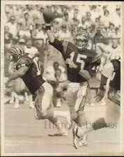 1985 Press Photo Cincinnati Bengals quarterback Turk Schonert passes during game picture