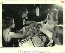 1980 Press Photo Teenagers have fancy dinner at McDonalds before prom picture