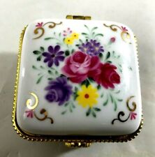 LOT #35: VINTAGE TRINKET / PILL BOX MULTI-FLORAL --  SQUARE -- VERY NICE picture