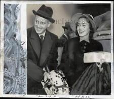 1937 Press Photo Johnny Farrow and wife Maureen O'Sullivan return from honeymoon picture