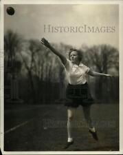 1932 Press Photo Betty Reid tosses the shot put in Cleveland - net07547 picture