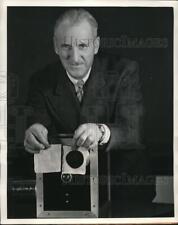 1939 Press Photo Dr Phillips Thomas at Westinghouse research labs picture