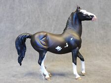 WIA NEW * Chestnut Pinto Marwari Stallion * 1:18 Scale Model Horse Horraw Studio picture