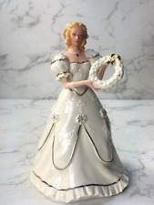 Lenox A Christmas Welcome Ivory classic Figurine Limited Edition 1999 picture