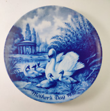 KAISER PORCELAIN BLUE MOTHER'S DAY PLATE 1976 SWANS PICTURED - 6TH EDITION 7.6