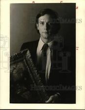 1984 Press Photo Peter Villa, appraiser for Christie's - hca89548 picture