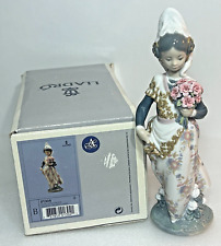 Lladro Figurine 1304 Valencian Girl with Flowers / with Original Box - RETIRED picture