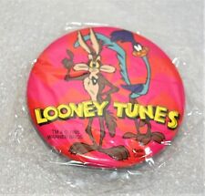 Wylie Coyote Road Runner Looney Tunes WB Warner Brothers Button Pin New NOS 1995 picture