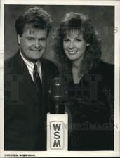 1990 Press Photo Ricky Skaggs and Patty Loveless host television show picture