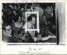 1974 Press Photo Canadian Prime Minister Pierre Trudeau & wife Margaret in crowd picture