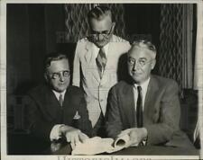 1932 Press Photo Weymouth Kirkland Attorney, Fred Uhlmann VP & Carey Pres Board picture