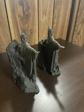 Pair of LORD OF THE RINGS The Argonath Polystone Bookends Sideshow Weta 2002 picture