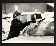 1989 Denver Lakewood CO Snowstorm Woman Snow Car Windshield Vintage Press Photo picture