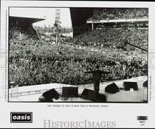 1996 Press Photo Noel Gallagher of Oasis at Maine Road in Manchester, England picture