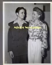 Ann Sheridan & Fan at Warner Brothers candid vintage 1943 Floyd McCarty photo picture