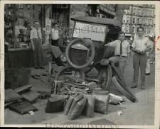 1942 Press Photo George Egbert, Carlton Johnson with wrecked Ford in New York picture