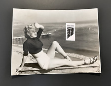 MARILYN MONROE 1952 Malibu Beach Original & Vintage Photo Globe Photo (Stamp)  picture