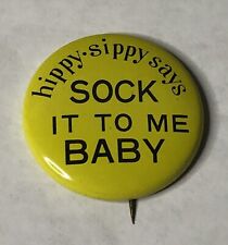 VINTAGE 1960’s HIPPY SIPPY SAYS SOCK IT TO ME BABY PIN BACK BUTTON YELLOW picture