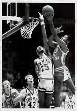 1980 Press Photo UNC vs North Carolina State, College Basketball Game Action picture