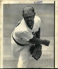 1974 Press Photo Boston Red Sox Pitcher Luis Tiant, Baseball Player picture