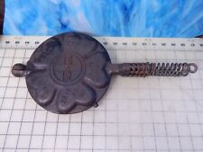 Vintage GRISWOLD #18 “Heart & Star” Waffle Iron 919 920 cast iron Patent picture