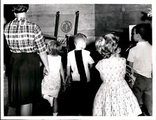 LD287 1954 Original Carroll Myett Photo WITH THE KENNEDY EXHIBIT Kids in Muesum picture