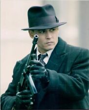Johnny Depp in fedora with machine gun 2009 Public Enemies as Dillinger 8x10  picture