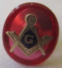 VINTAGE MASONIC FREEMASON GOLD TONE SQAURE & COMPASS PIN ON CLEAR RED BACKING picture