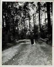 1974 Press Photo Mrs. Frank Lenk treads path of Harris County's Mercer Park, TX picture
