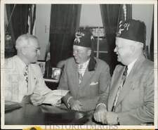 1947 Press Photo President Truman gets invitation from Shriners in Washington picture