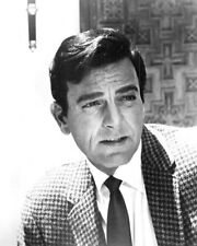 Mike Connors iconic portrait in sports jacket as Mannix 8x10 inch photo picture