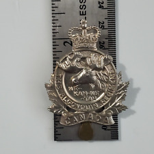 (Canada) The Algonquin Regiment – Queen’s Crown White Metal Cap Badge picture