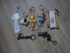 The vintage lot of 7 large keychain picture