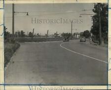 1938 Press Photo Sharp curve at Signs Road & Richmond Avenue, New Springville picture