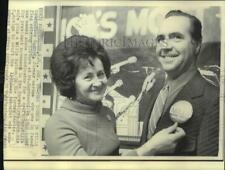 1972 Press Photo Coordinator Rene Gagnon, wife at press conference in Manchester picture
