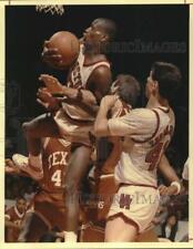 1989 Press Photo Houston's Craig Upchurch grabs rebound in basketball game picture