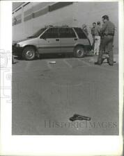 1994 Press Photo 9mm Ruger weapon used by Patrick Olson, lays in foreground picture