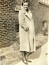 YD Photograph Pretty Woman Overcoat Short Hair Lovely Lady Attractive 1930-40s picture