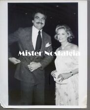 Tom Selleck and wife Jacqueline Ray candid vintage 1977 photo picture