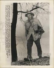 1954 Press Photo Justice William Douglas leads fellow Cumberland hikers. picture